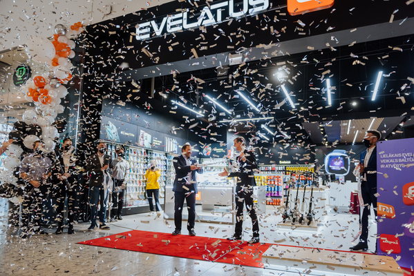Didžiausia “Evelatus” išmanioji parduotuvė atidaroma prekybos centre “Akropolė